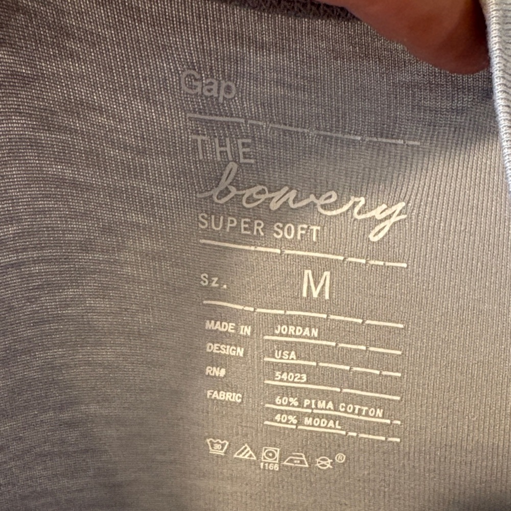 GAP Light Gray Long Sleeve Women's Tee - Picture 2 of 5